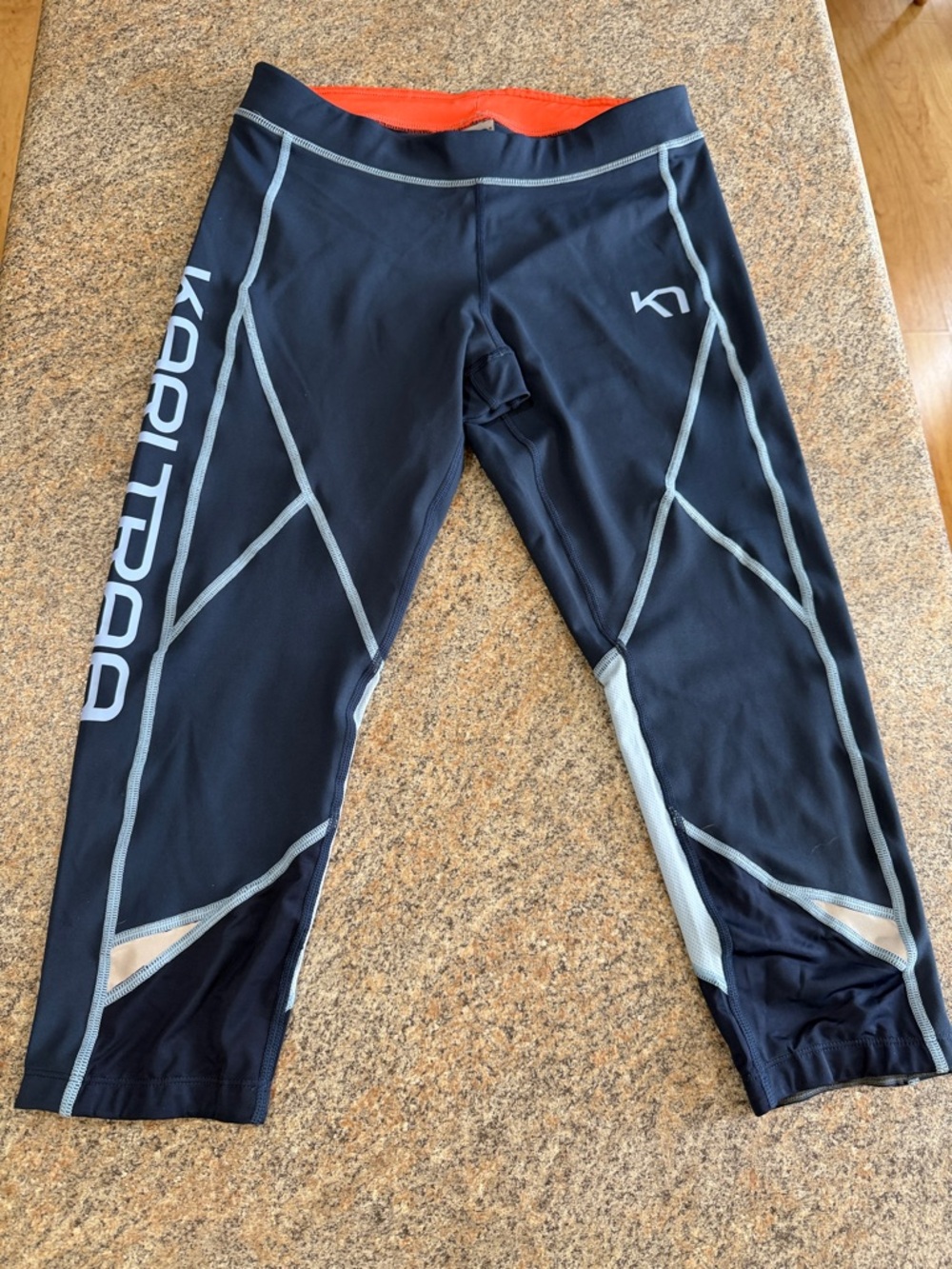 Kari Traa Louise Capri Leggings size large